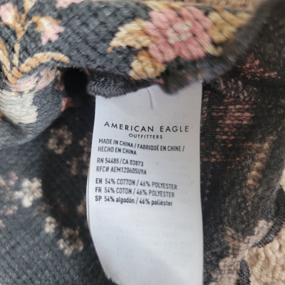 2/$20 American Eagle Short Sleeve Top S - Picture 4 of 8